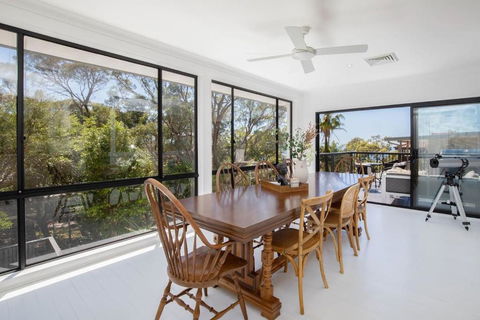 Aqua Vistas - Coastal Gem With Serene Spa Experience - Accommodation Australia 3