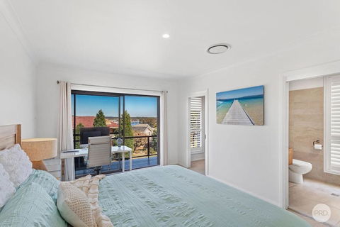 Aquablue Holiday Home - Hot Spa & Pool - 2m Walk To Beaches - Accommodation Australia 2