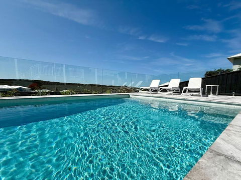 Aquila Beach Retreat - Accommodation Australia 2