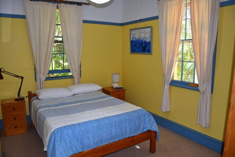 Arakoon House 1 - Bring Your Own Linen - Accommodation Australia 4