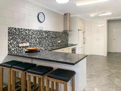 Arcadia Beach Unit 3 - Accommodation Australia 4