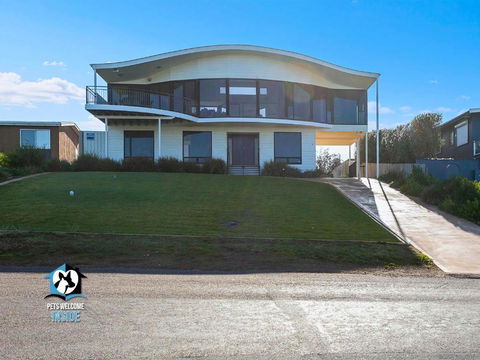 Architect Designed Beach House With Sweeping Views - Accommodation Australia 0