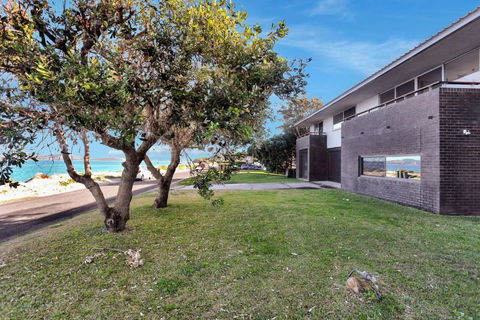 Architectural Design On The Beach - Accommodation Australia 0