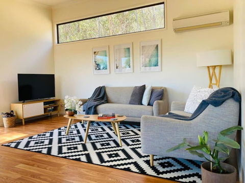Architecturally Designed Rural Retreat - Accommodation Australia 1