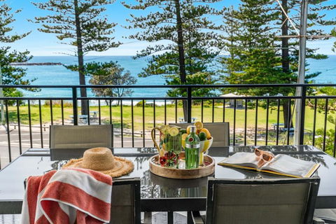 Arcoola 1 - Overlooking Main Beach - Accommodation Australia 0