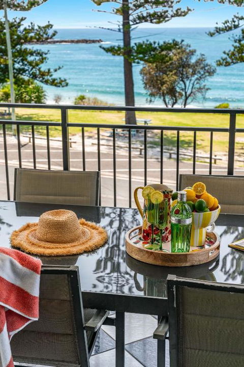 Arcoola 1 - Overlooking Main Beach - Accommodation Australia 2