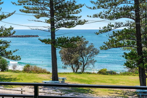 Arcoola 1 - Overlooking Main Beach - Accommodation Australia 1