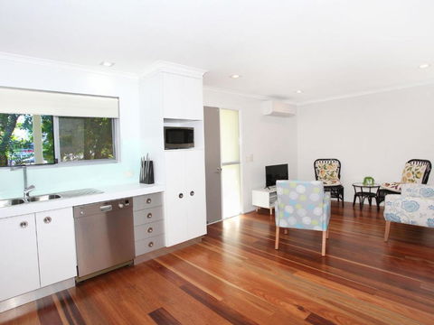 Arlington 1 Two Bedroom Unit Close To The Beach - Accommodation Australia 2