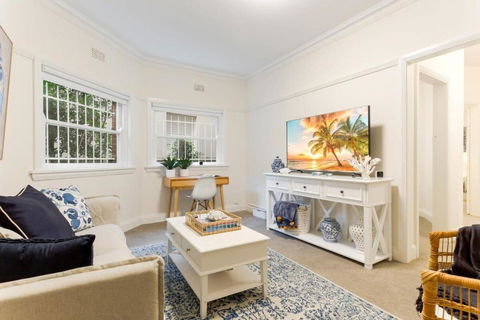Art Deco Apartment Meters Away From The Beach - Accommodation Australia 0