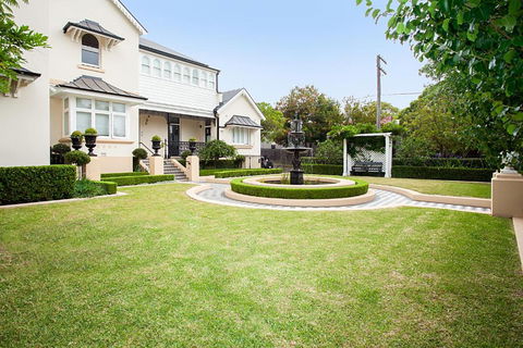Art Deco Designer Studio In Lewisham - Accommodation Australia 4