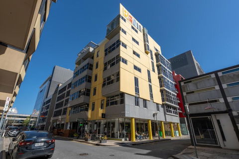 Artful Escape On York - 2x Carpark, Wifi, East End - Accommodation Australia 4
