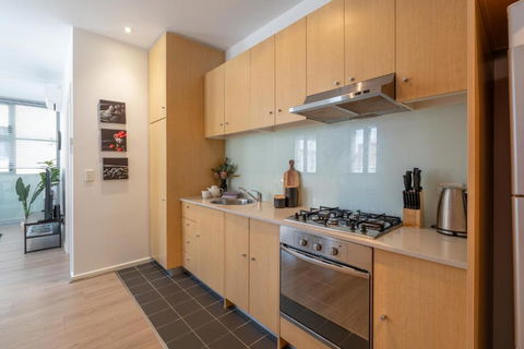 Artful Escape On York - 2x Carpark, Wifi, East End - Accommodation Australia 3