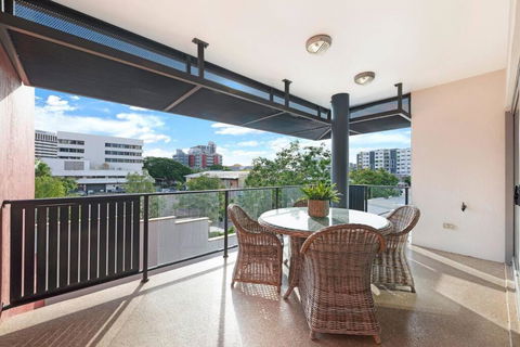Artistic City Escape With Balcony And Parking - Accommodation Australia 4