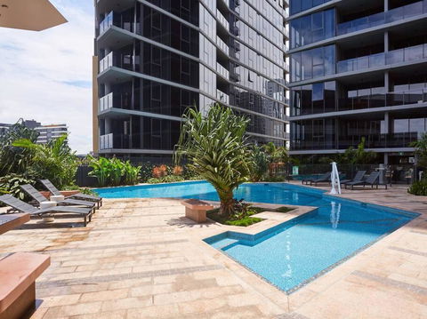 Artistic South Brisbane 2 Bedroom Apartment With Parking - Accommodation Australia 3