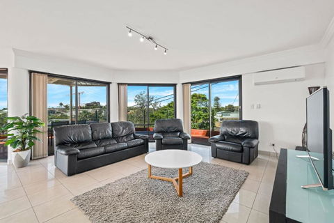 Ash Sienna - Accommodation Australia 3