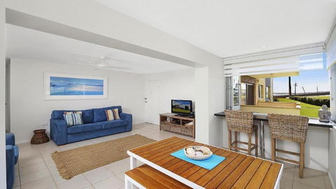 Ashwood 100 Meters To Beach, Shops, Cafes Accom Holidays - Accommodation Australia 0