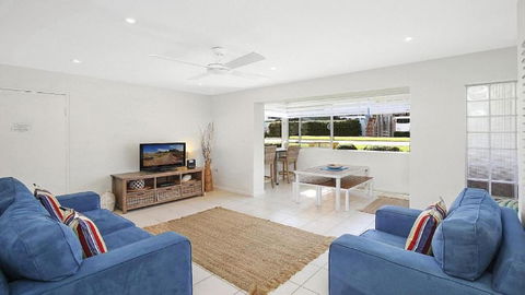 Ashwood 100 Meters To Beach, Shops, Cafes Accom Holidays - Accommodation Australia 3