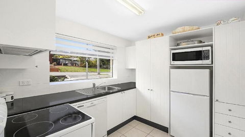 Ashwood 100 Meters To Beach, Shops, Cafes Accom Holidays - Accommodation Australia 4