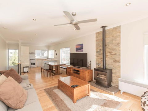 Aspect 1 8a Poley Cow Lane - Accommodation Australia 0