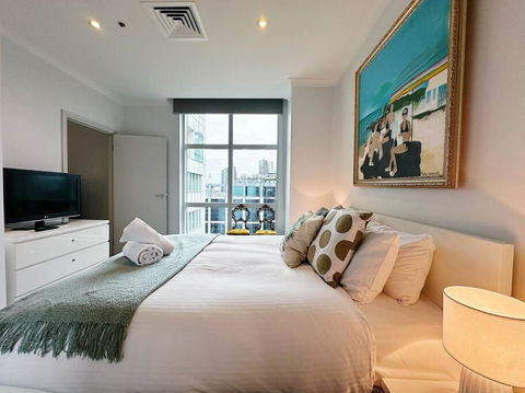 Aspire CBD One Bedroom With Indoor Pool & Parking Available - Accommodation Australia 0