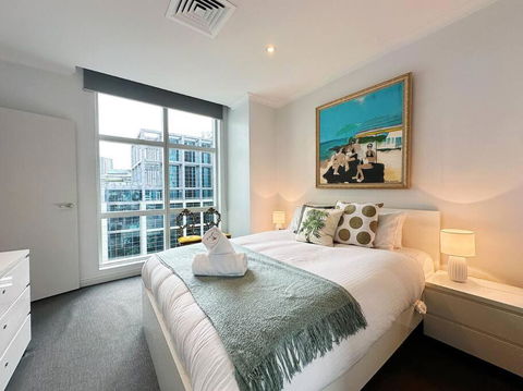Aspire CBD One Bedroom With Indoor Pool & Parking Available - Accommodation Australia 2