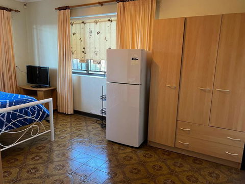 Aspley Bedroom & Share Bathroom With Other Guests - Accommodation Australia 3
