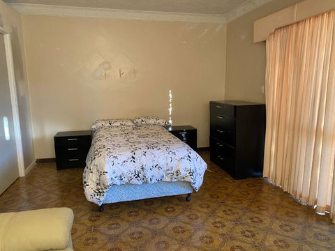 Aspley Large Room & Share Bathroom With Other Guests - Accommodation Australia 1