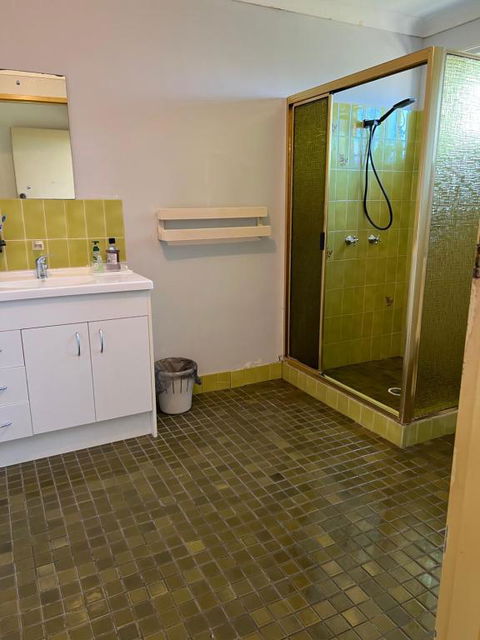 Aspley Large Room & Share Bathroom With Other Guests - Accommodation Australia 3