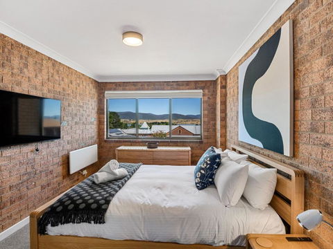 Astrids At Central Park - 2BR L Lake & Mountain Views L Central Location L WiFi - Accommodation Australia 3