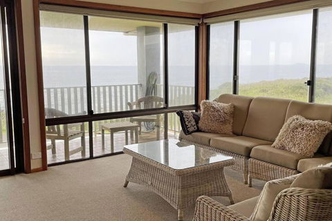 Augusta Beachfront - Watch The Whales Go By - Accommodation Australia 4