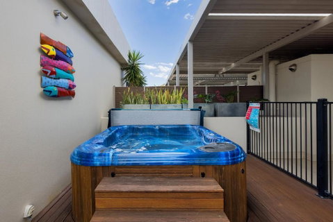 Aura 10 Shoal Bay - Local Tourism 1