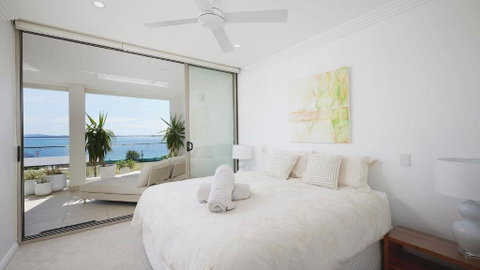 Aura 2 Apartment With Spectacular Views - Accommodation Australia 1