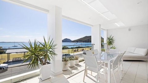 Aura 2 Apartment With Spectacular Views - Accommodation Australia 0