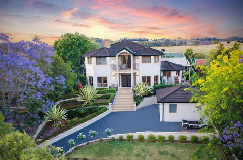 Aussie Escape Poolside Comfort And Relaxation - Accommodation Australia 0