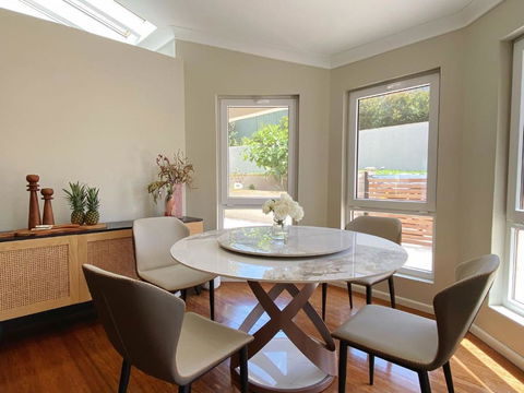 Aussie Escape Poolside Comfort And Relaxation - Accommodation Australia 4