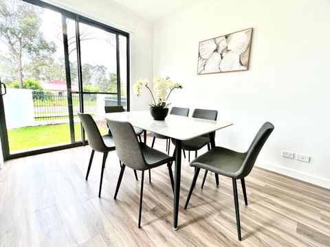 Austral Brand New Modern 4 Br Home - Accommodation Australia 2