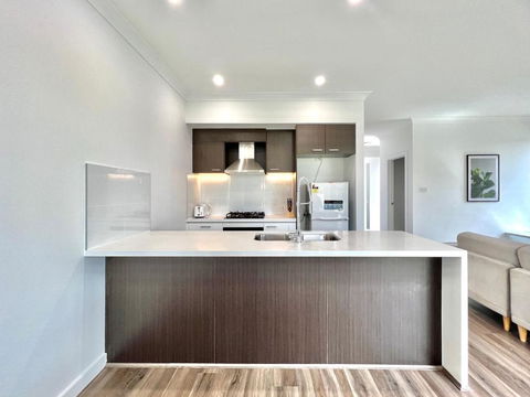 Austral Brand New Modern 4 Br Home - Accommodation Australia 4