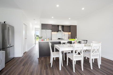Austral Warm 4br House With Parking&WiFi - Accommodation Australia 1