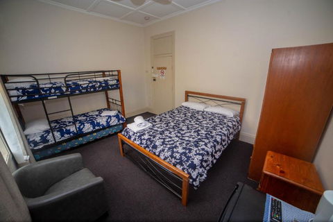 Australian Hotel - Accommodation Australia 1