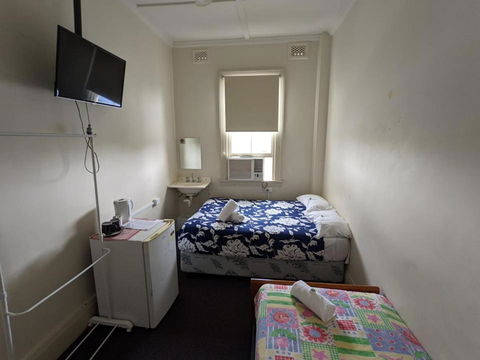 Australian Hotel - Accommodation Australia 2