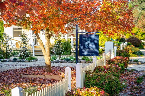 Autumn Beauty - Mountain View Cottage 3 - Accommodation Australia 1