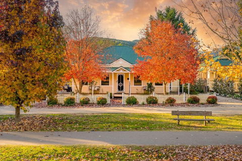 Autumn Beauty - Mountain View Cottage 3 - Accommodation Australia 0