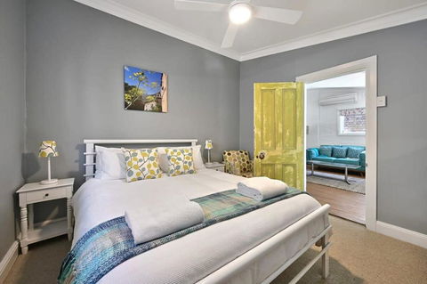 Autumn Leaf Cottage - Heritage Charm, Close To CBD - Accommodation Australia 2
