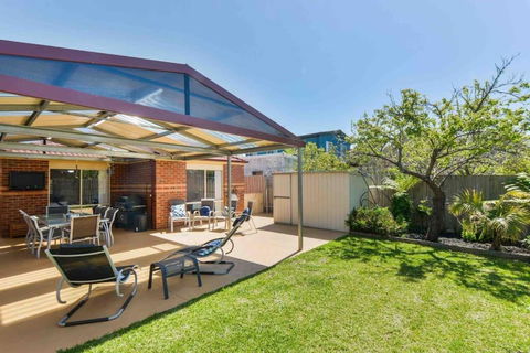 Avenue Family Retreat - Accommodation Australia 1