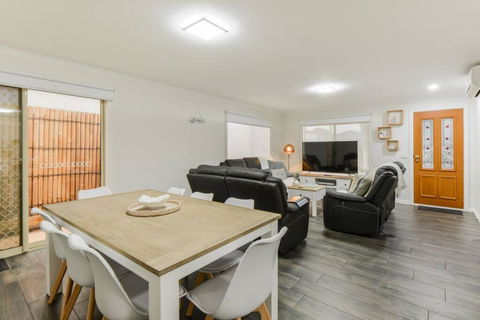 Avenue Family Retreat - Accommodation Australia 0