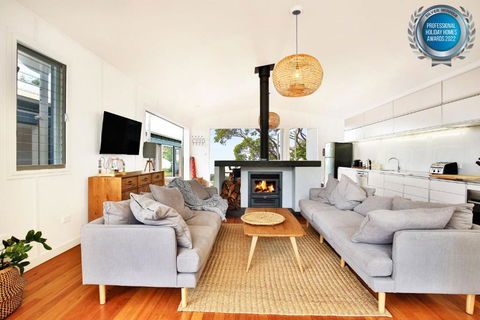 Ayana - Pet Friendly - Directly Opposite Beach - Fireplace - Accommodation Australia 0