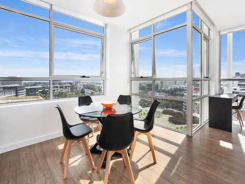 As The Sun Sets - Modern And Spacious 2BR Zetland Apartment Facing The Setting Sun - Accommodation Australia 1