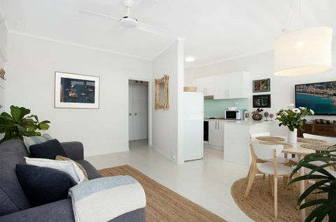 Avalon Beachside Apartment - Accommodation Australia 1