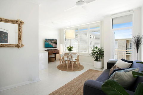 Avalon Beachside Apartment - Accommodation Australia 2