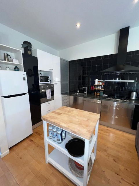 Ascot Vale - Lovely 2 Bedroom Townhouse Close To Everything! - Accommodation Australia 2